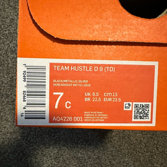 NWT Nike Team Hustle Shoes Size 7c - Picture 10 of 10